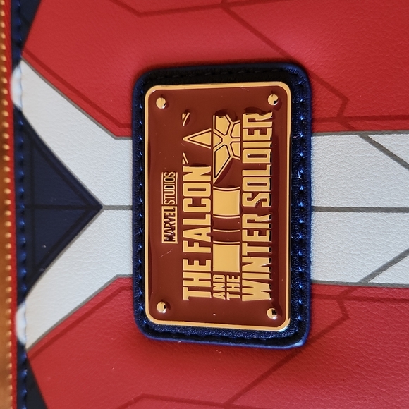 Marvel The Falcon And The Winter Soldier Captain American mid size zipper wallet - Picture 3 of 5